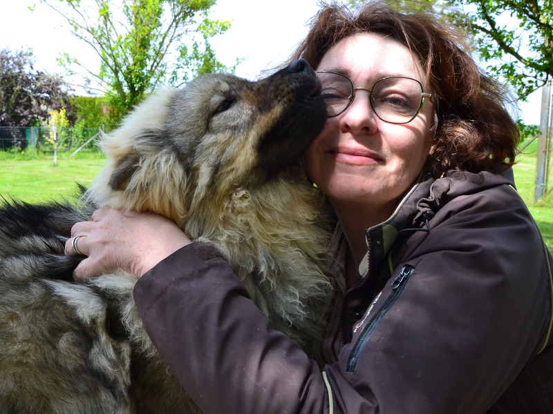 Valérie Delorme - Professionelle hunde züchterin im Frankreich